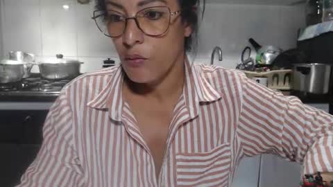 KattleyaGrey online show from November 24, 2025, 9:47 pm