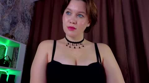 Snapshot of katttymoon_ chatting on September 11, 2025, 6:02 am Goddess Katy VACATION online show from September 11, 2025, 6:02 am