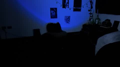 kattx   independent model online show from October 28, 2025, 3:32 am