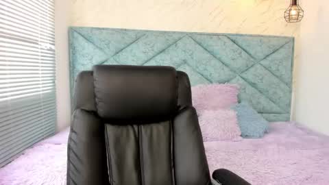 katty_love01 online show from October 16, 2025, 7:04 pm