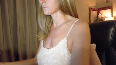 Katy online show from April 18, 2026, 1:42 am