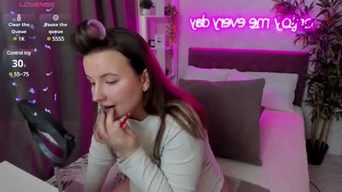 Kate online show from February 19, 2025, 6:44 am