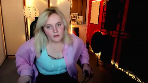 Snapshot of katybriggs chatting on June 19, 2026, 6:07 am Katy online show from June 19, 2026, 6:07 am
