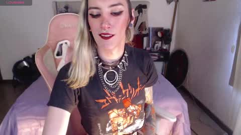 luna   online show from October 28, 2025, 9:06 pm