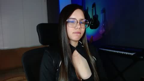 Snapshot of kay_avrill chatting on December 7, 2024, 12:30 am Kay online show from December 7, 2024, 12:30 am
