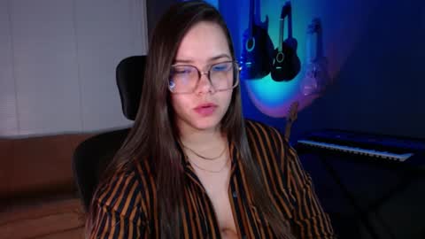 Snapshot of kay_avrill chatting on January 21, 2025, 5:27 am Kay online show from January 21, 2025, 5:27 am