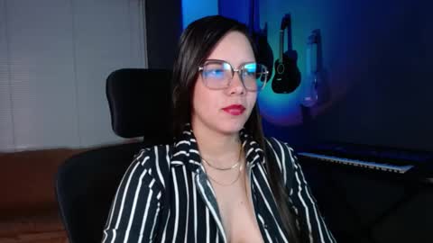 Snapshot of kay_avrill chatting on February 14, 2025, 3:22 am Kay online show from February 14, 2025, 3:22 am