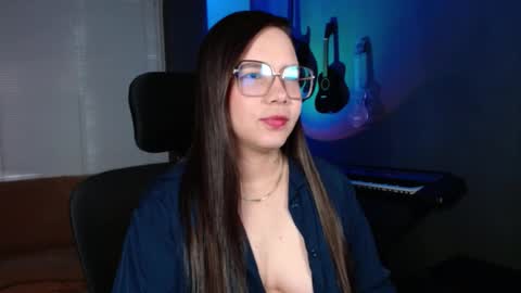 Snapshot of kay_avrill chatting on September 19, 2025, 3:34 pm Kay online show from September 19, 2025, 3:34 pm