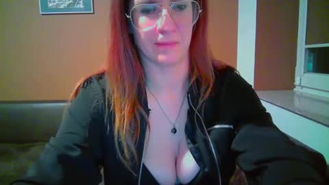 KayaLips online show from November 12, 2025, 4:18 pm