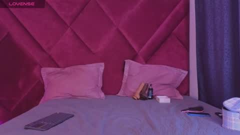 Cattleya stone online show from October 15, 2025, 2:33 am