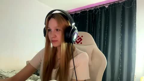 Amia online show from April 18, 2026, 7:07 pm