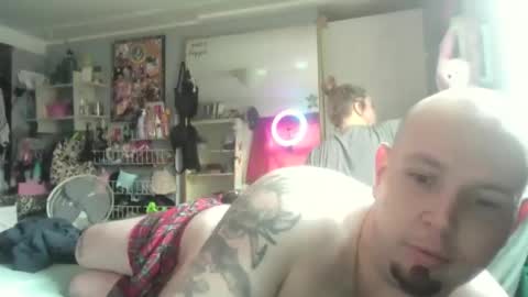 Snapshot of kaylaandmike23 chatting on April 2, 2026, 5:32 pm M and K online show from April 2, 2026, 5:32 pm