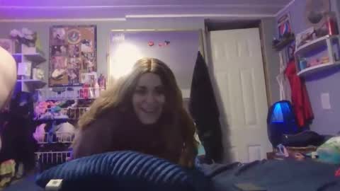 Snapshot of kaylaandmike23 chatting on April 7, 2026, 5:08 am M and K online show from April 7, 2026, 5:08 am