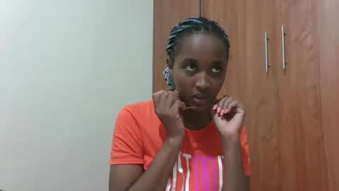 Snapshot of kaylar005 chatting on April 21, 2026, 8:01 pm kaylar online show from April 21, 2026, 8:01 pm