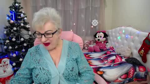 kaylesmoll online show from December 27, 2024, 4:47 am