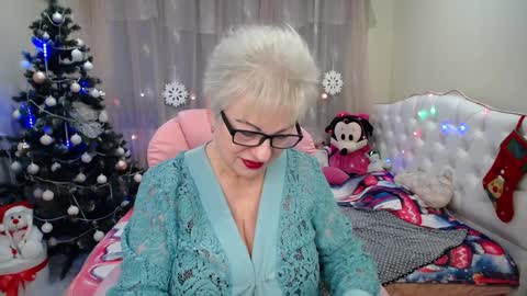 kaylesmoll online show from December 30, 2024, 10:34 pm