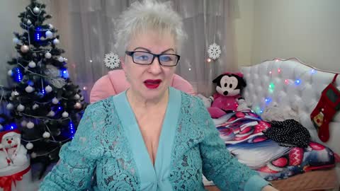 kaylesmoll online show from January 3, 2025, 7:18 pm