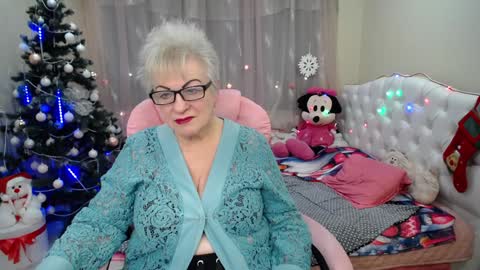 kaylesmoll online show from January 18, 2025, 2:36 am