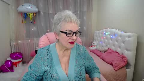 kaylesmoll online show from January 29, 2025, 7:11 pm
