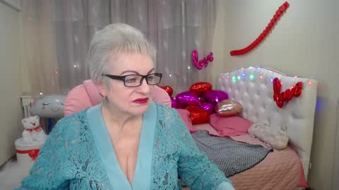 kaylesmoll online show from February 4, 2025, 9:31 pm