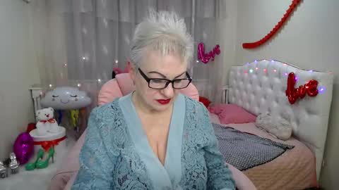 kaylesmoll online show from February 19, 2025, 11:36 pm