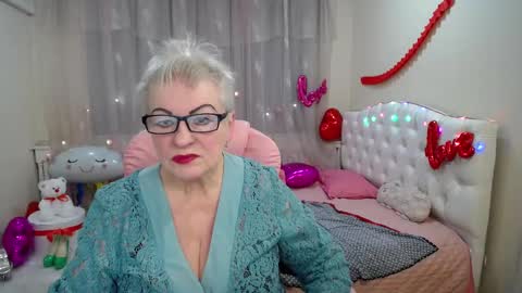 kaylesmoll online show from February 21, 2025, 8:16 pm