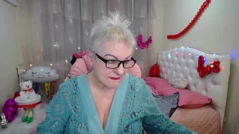 kaylesmoll online show from February 22, 2025, 10:31 pm