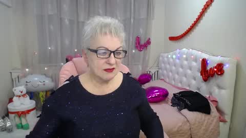 kaylesmoll online show from March 11, 2025, 7:47 pm