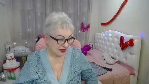 kaylesmoll online show from March 12, 2025, 11:33 pm