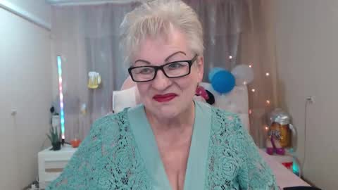 kaylesmoll online show from October 1, 2025, 6:36 pm