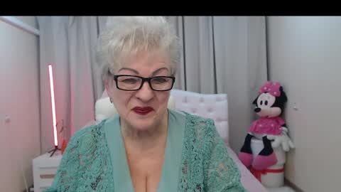 Snapshot of kaylesmoll chatting on April 21, 2026, 7:06 pm kaylesmoll online show from April 21, 2026, 7:06 pm