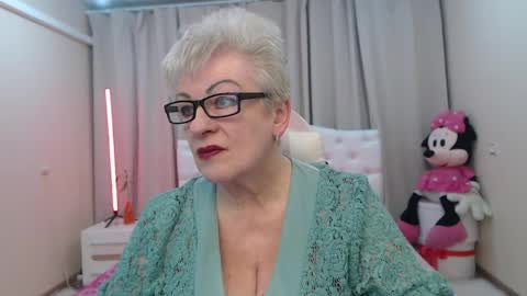 Snapshot of kaylesmoll chatting on April 22, 2026, 6:53 pm kaylesmoll online show from April 22, 2026, 6:53 pm