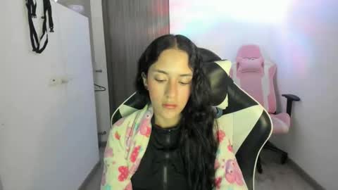 kaylie online show from November 8, 2025, 2:23 am