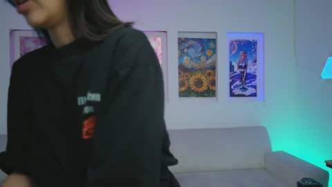 Kayra online show from November 17, 2025, 12:11 pm