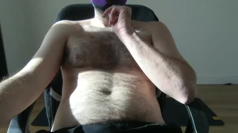 Snapshot of kaywolf89 chatting on December 31, 2024, 2:14 pm Neon online show from December 31, 2024, 2:14 pm