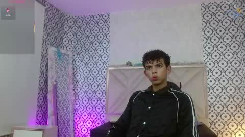 Snapshot of keahi_tay chatting on March 3, 2026, 11:49 am keahi online show from March 3, 2026, 11:49 am