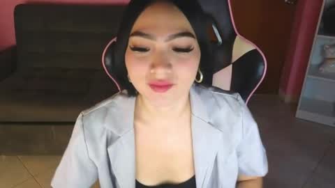 keeiity_moon online show from April 21, 2026, 1:28 pm