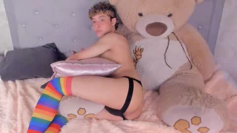 Snapshot of kei_oliver chatting on February 5, 2025, 11:02 am kei oliver online show from February 5, 2025, 11:02 am