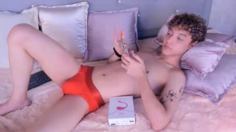 Snapshot of kei_oliver chatting on February 20, 2025, 12:57 pm kei oliver online show from February 20, 2025, 12:57 pm