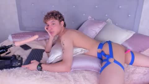 Snapshot of kei_oliver chatting on February 24, 2025, 12:59 pm kei oliver online show from February 24, 2025, 12:59 pm