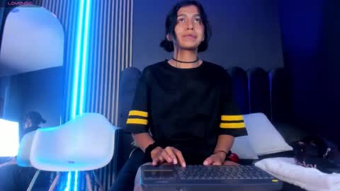 keila online show from October 24, 2025, 7:54 pm