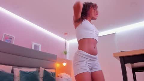 Keira River  online show from December 1, 2025, 8:58 pm