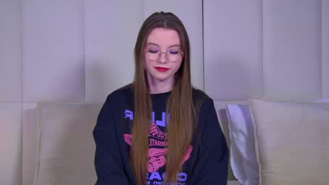 Keira online show from February 5, 2025, 6:37 pm