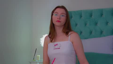 Keira online show from October 3, 2025, 6:16 pm