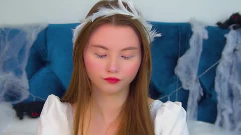 Keira online show from October 24, 2025, 6:15 pm