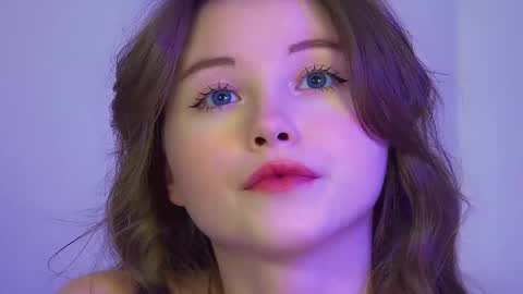 Keira online show from November 14, 2025, 7:12 pm