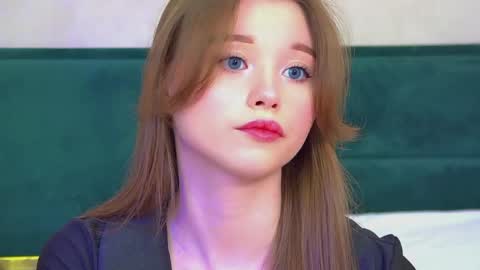 Keira online show from May 26, 2026, 6:26 pm