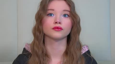 Keira online show from May 28, 2026, 6:27 pm