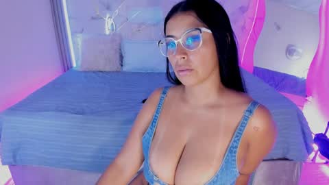 Keisy  online show from April 16, 2026, 5:25 pm