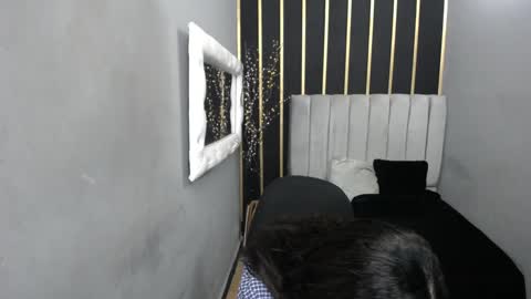  K E I Z Y  online show from December 3, 2024, 12:38 pm